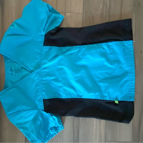 Lot of 6 scrub tops - Picture 4 of 6